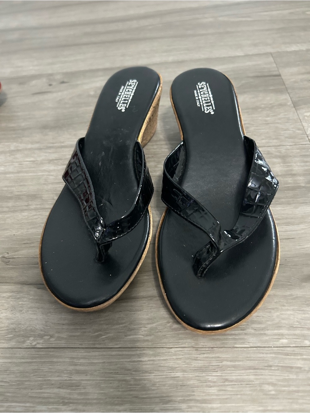 Seychelles Black Patent Thong Wedge Sandals,made in Italy